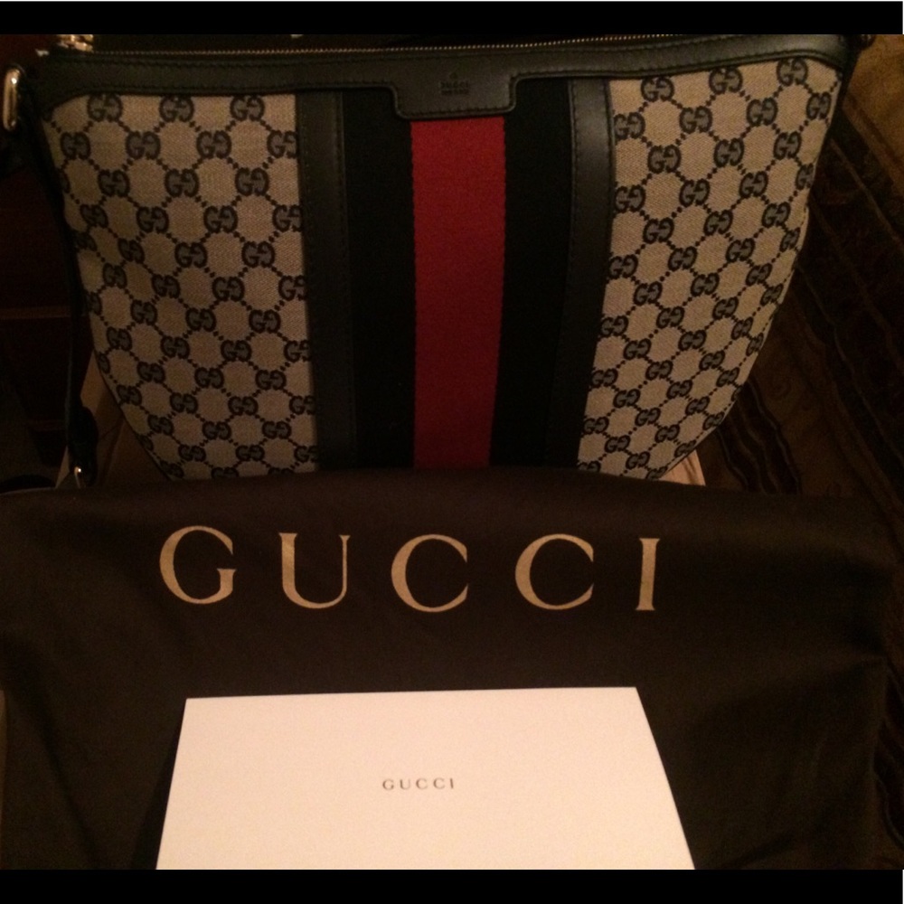 Authentic Gucci Crossbody shoulder bag